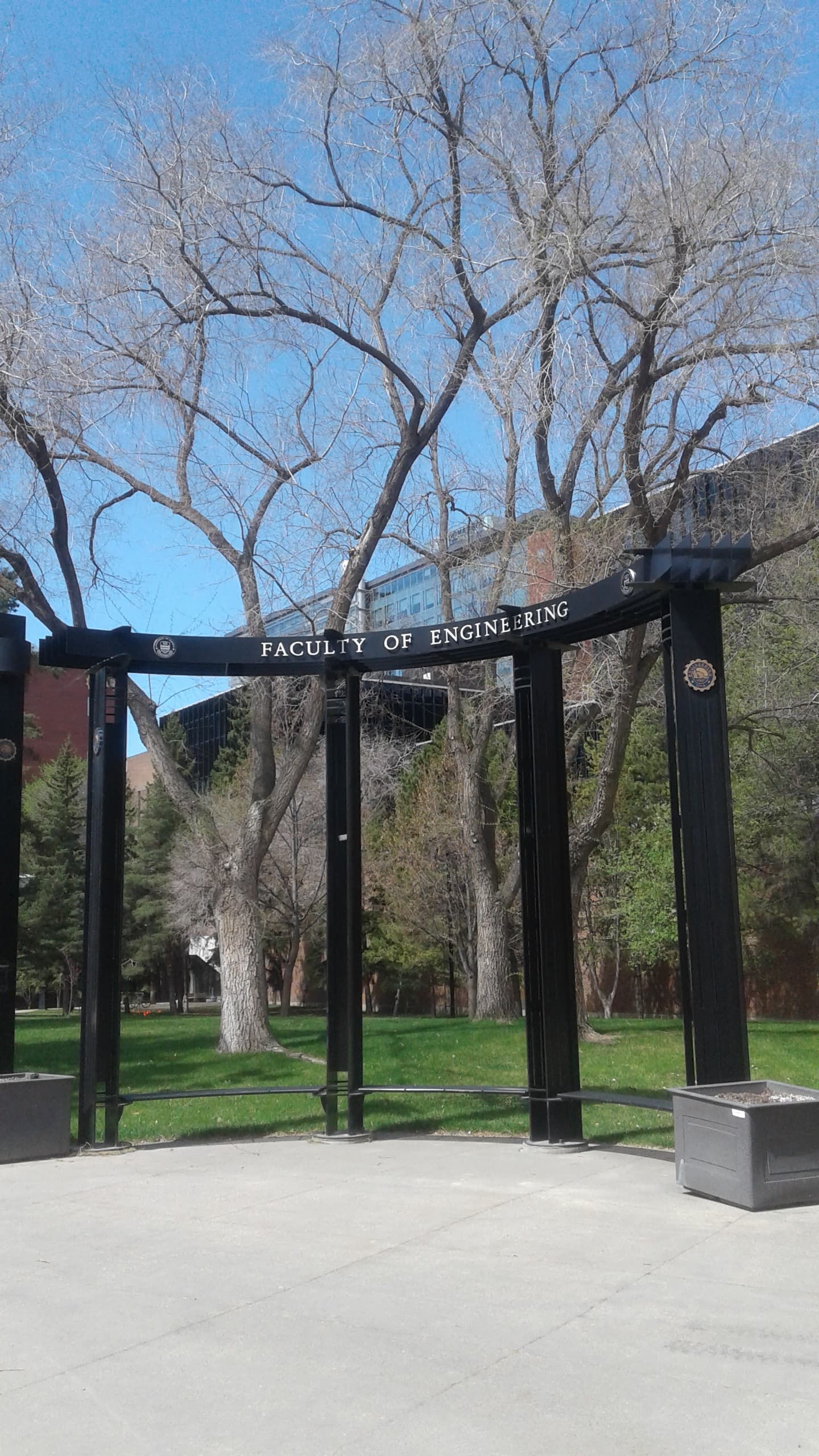 pillars saying faculty of engineering